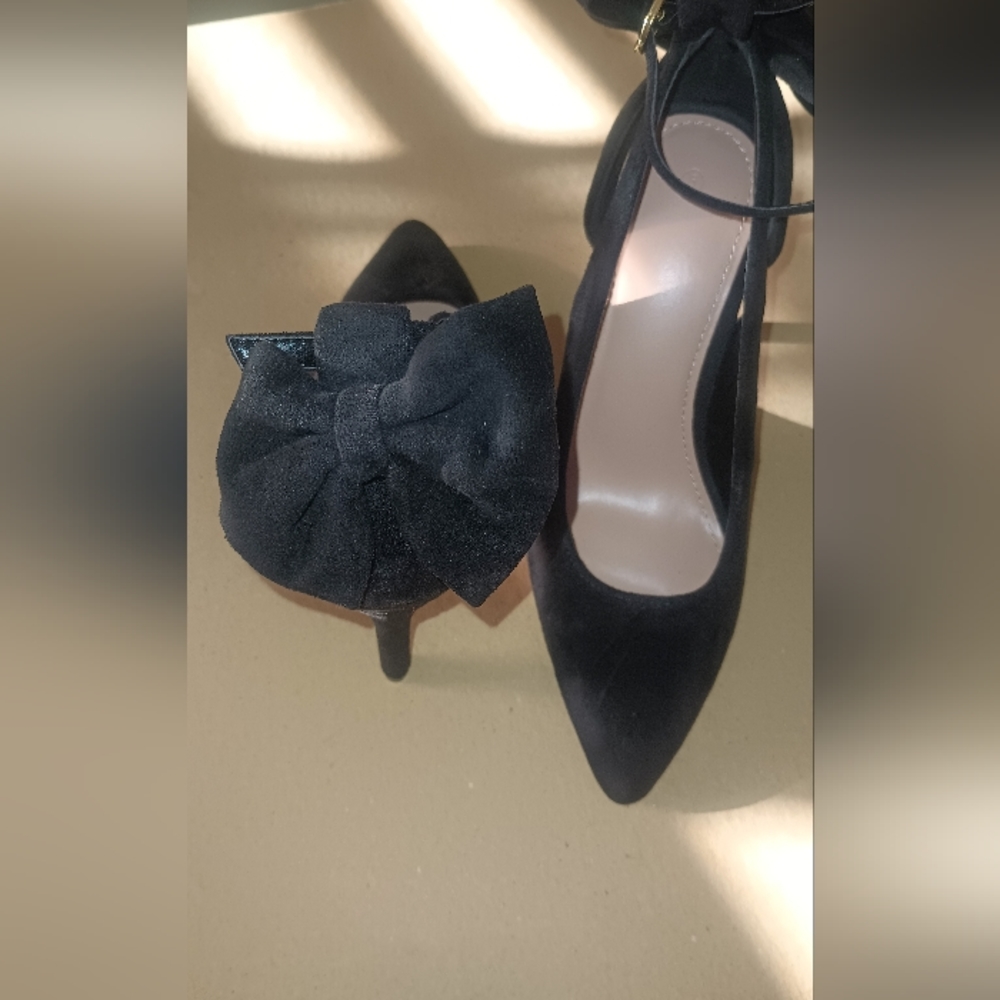 Black suede heels w/bow